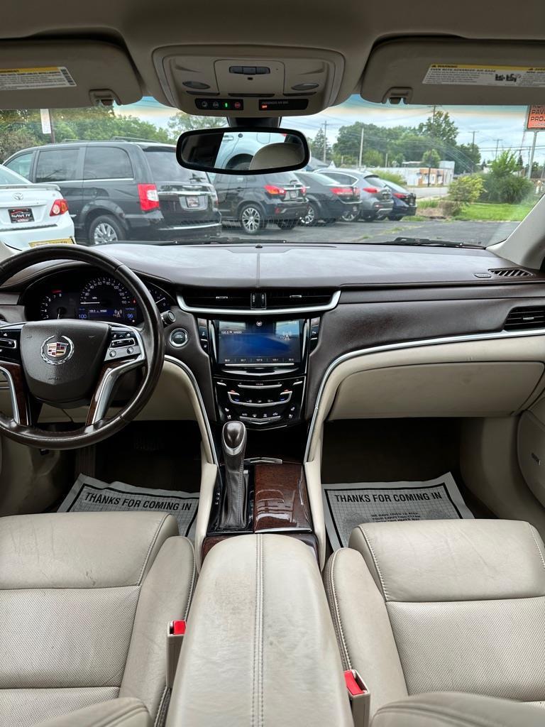 Cadillac XTS Base 2013