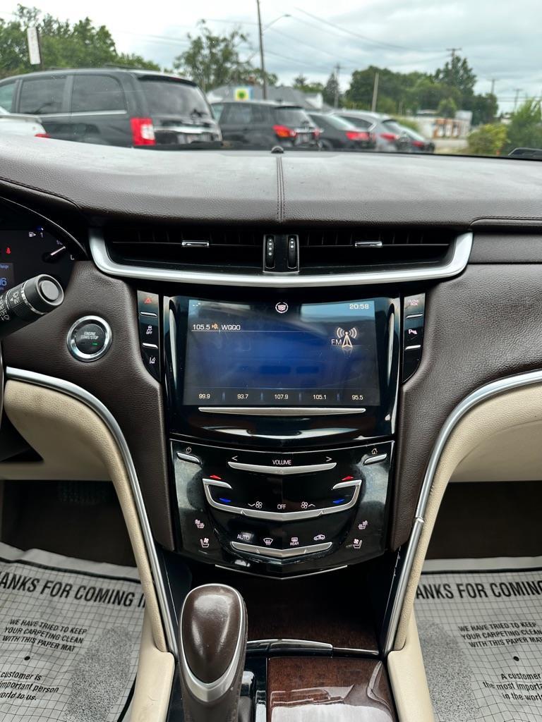 Cadillac XTS Base 2013