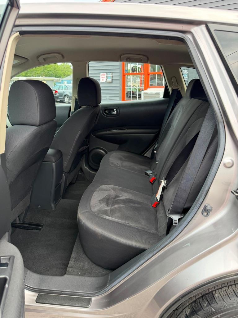 Nissan Rogue S AWD 2010