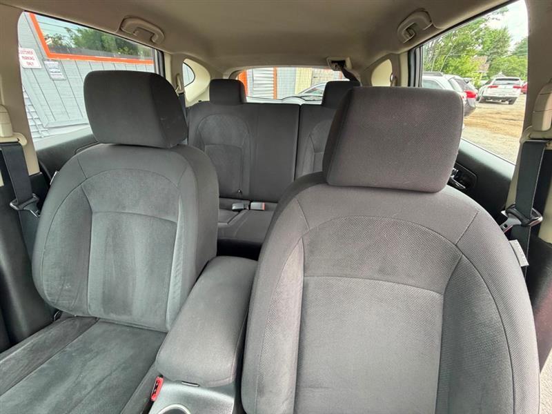 Nissan Rogue S AWD 2010
