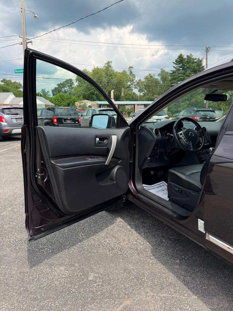Nissan Rogue S AWD 2011