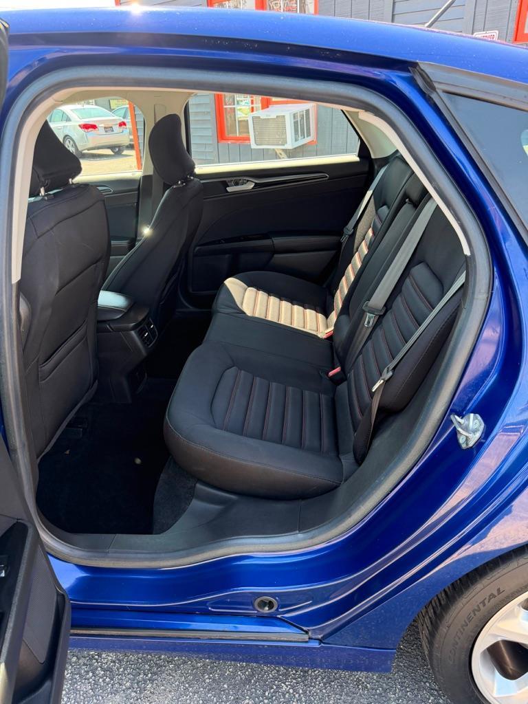 Ford Fusion SE 2015
