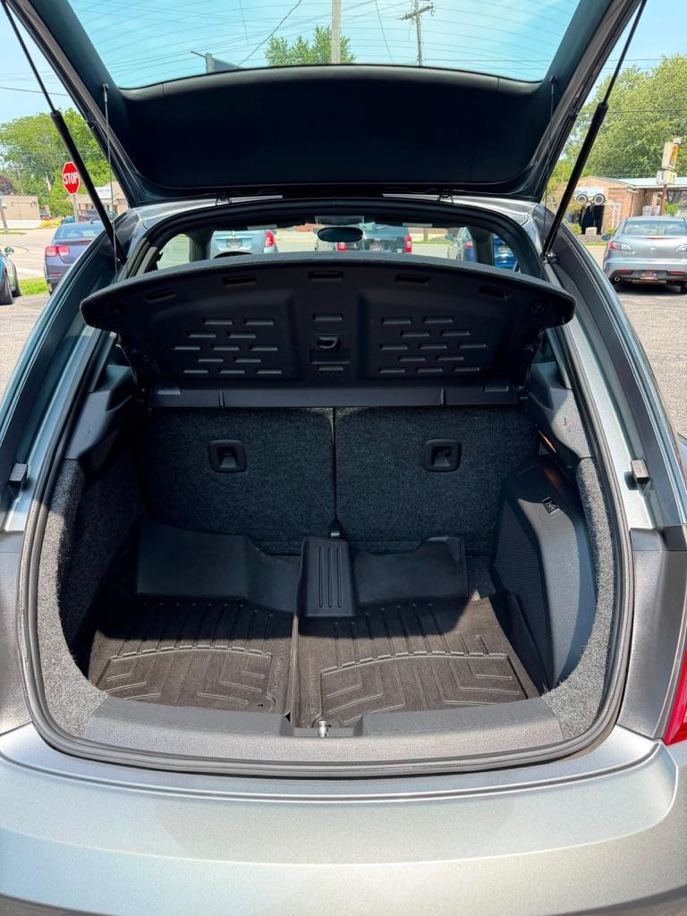Volkswagen Beetle 2.5L w/Sunroof Sound & Nav 2012