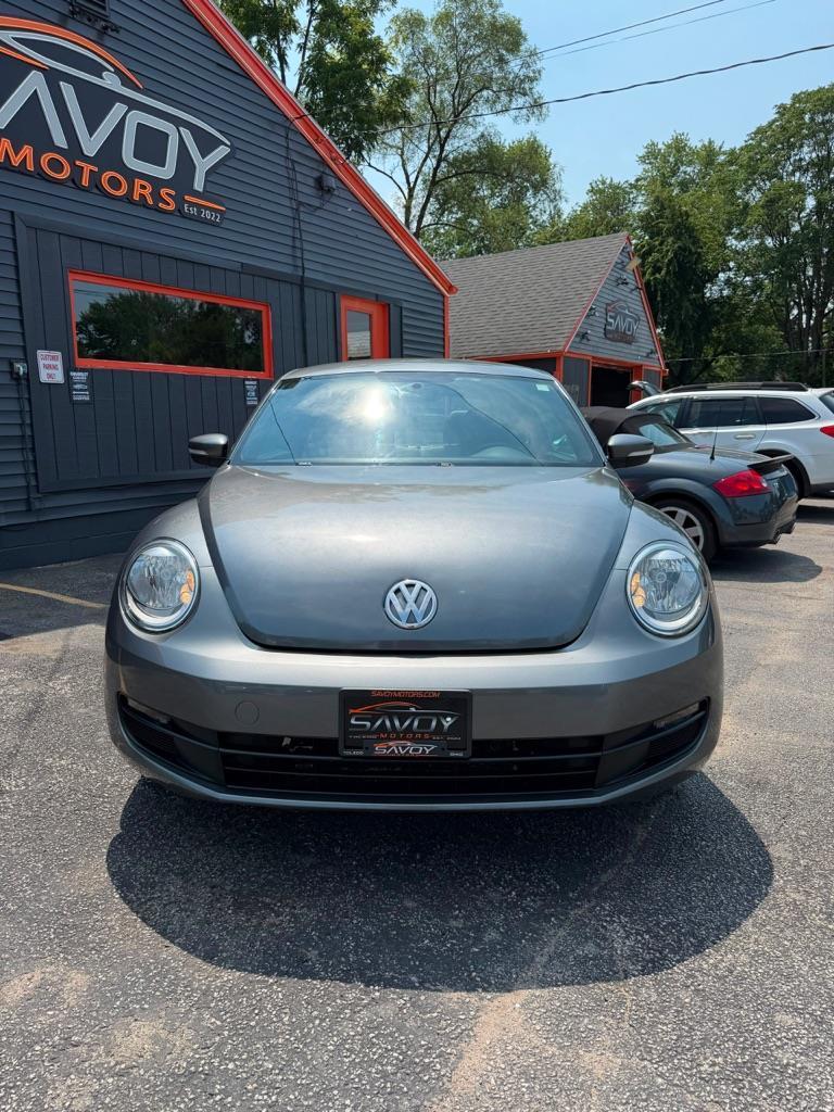 Volkswagen Beetle 2.5L w/Sunroof Sound & Nav 2012