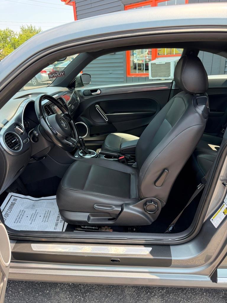 Volkswagen Beetle 2.5L w/Sunroof Sound & Nav 2012