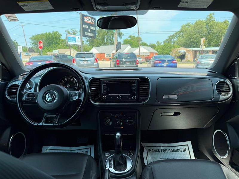 Volkswagen Beetle 2.5L w/Sunroof Sound & Nav 2012