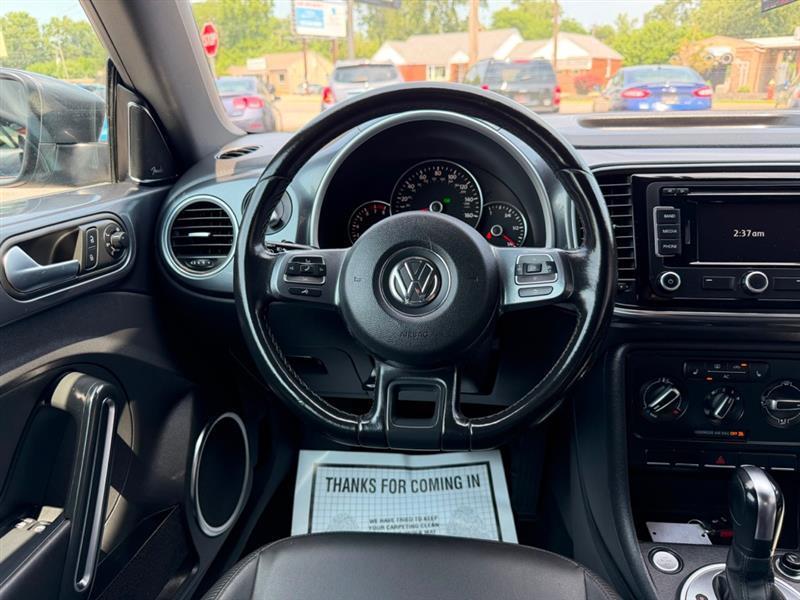 Volkswagen Beetle 2.5L w/Sunroof Sound & Nav 2012