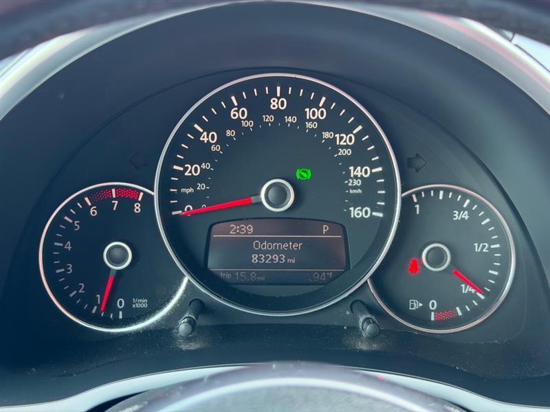 Volkswagen Beetle 2.5L w/Sunroof Sound & Nav 2012