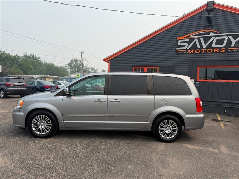 Chrysler Town & Country Touring-L 2013