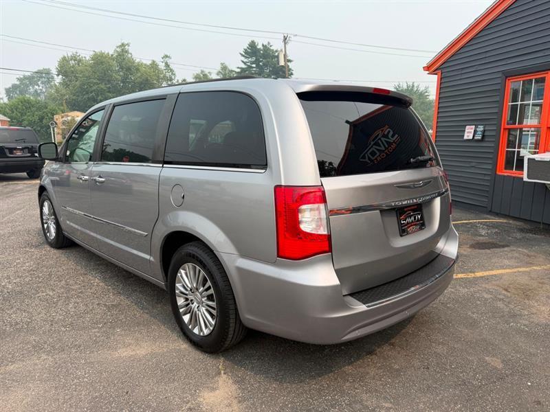 Chrysler Town & Country Touring-L 2013