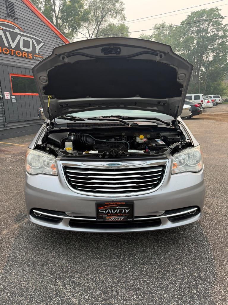 Chrysler Town & Country Touring-L 2013