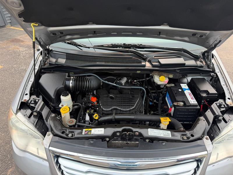 Chrysler Town & Country Touring-L 2013