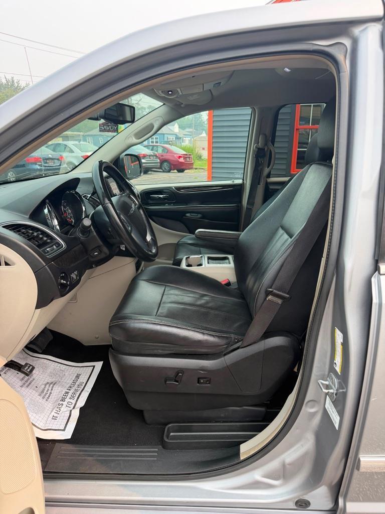 Chrysler Town & Country Touring-L 2013