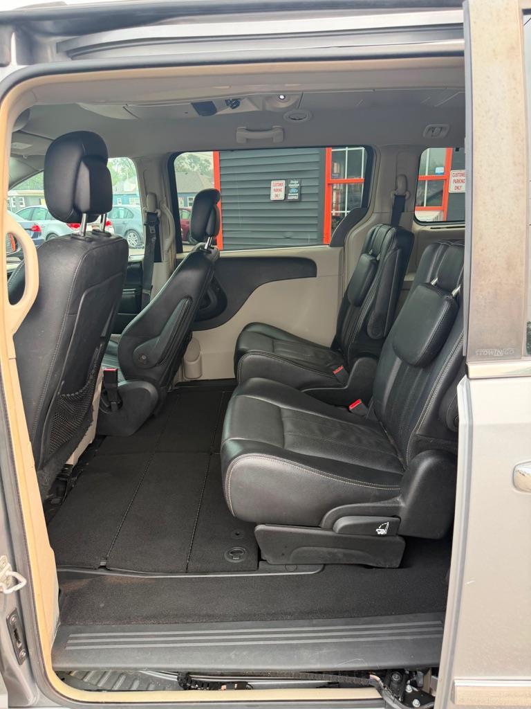 Chrysler Town & Country Touring-L 2013