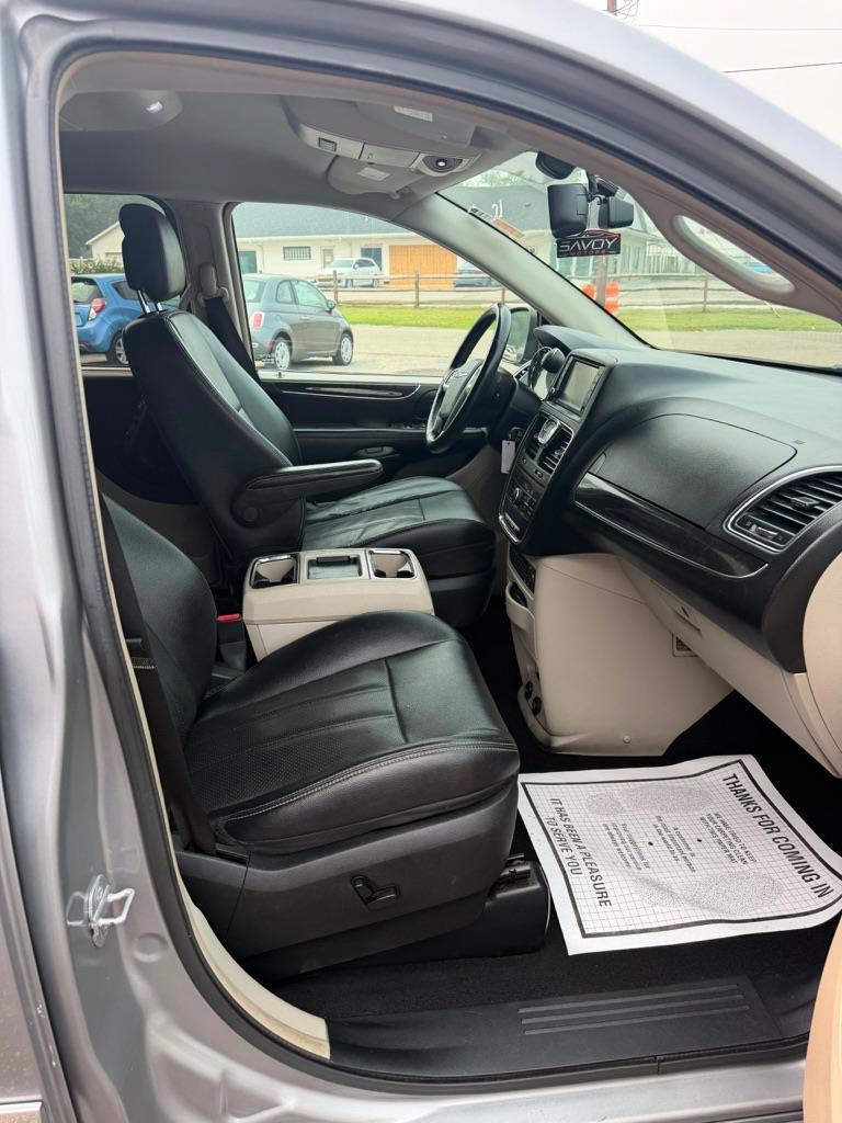 Chrysler Town & Country Touring-L 2013