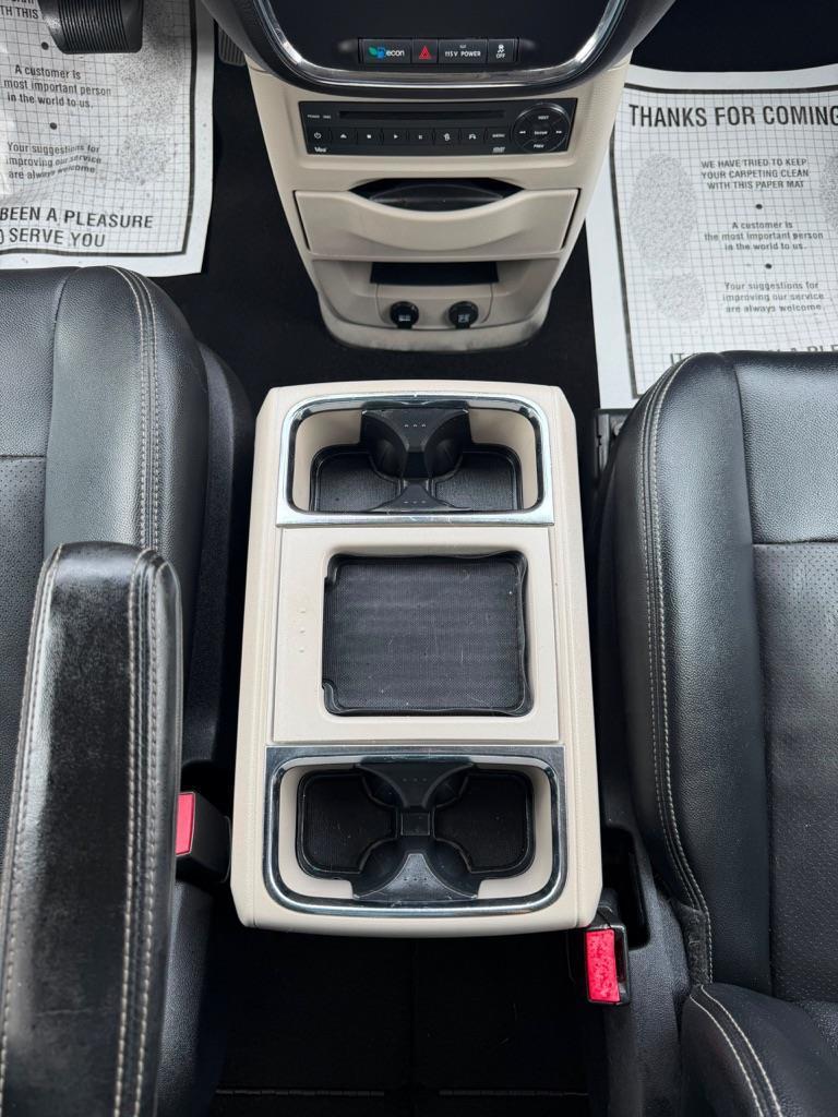 Chrysler Town & Country Touring-L 2013