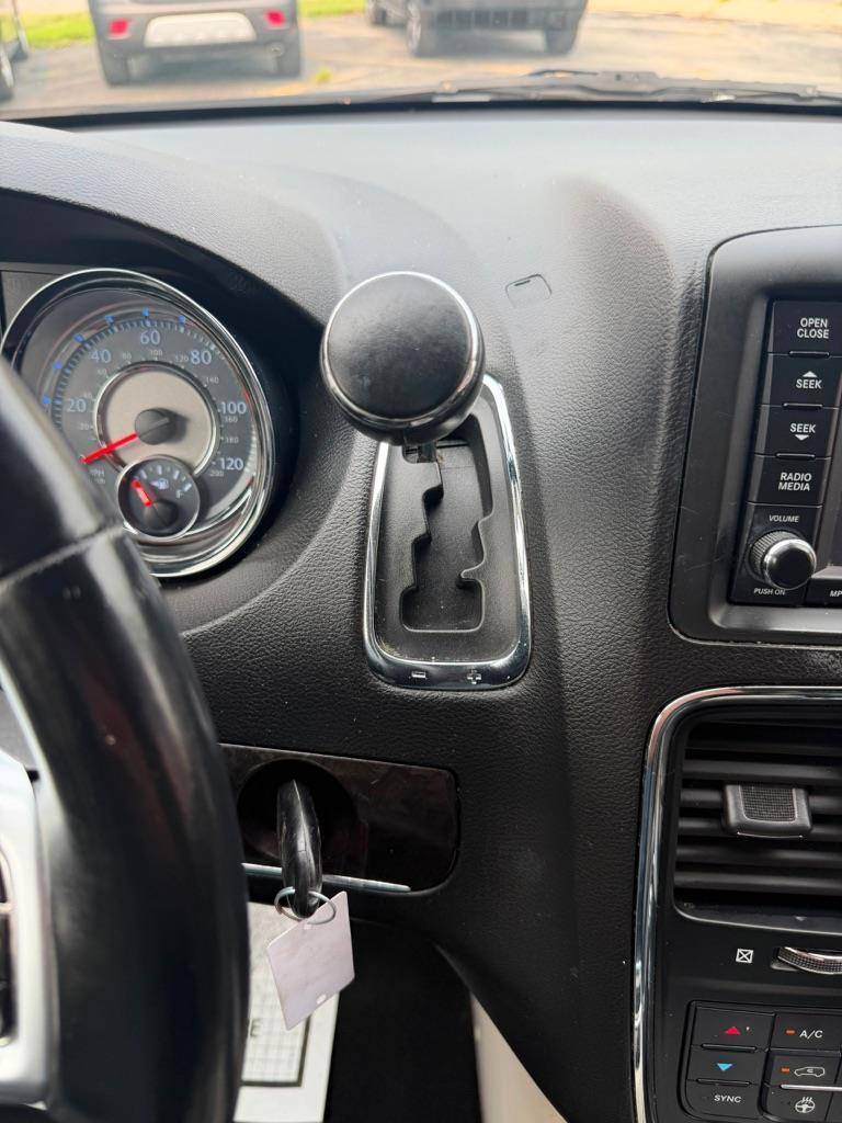 Chrysler Town & Country Touring-L 2013
