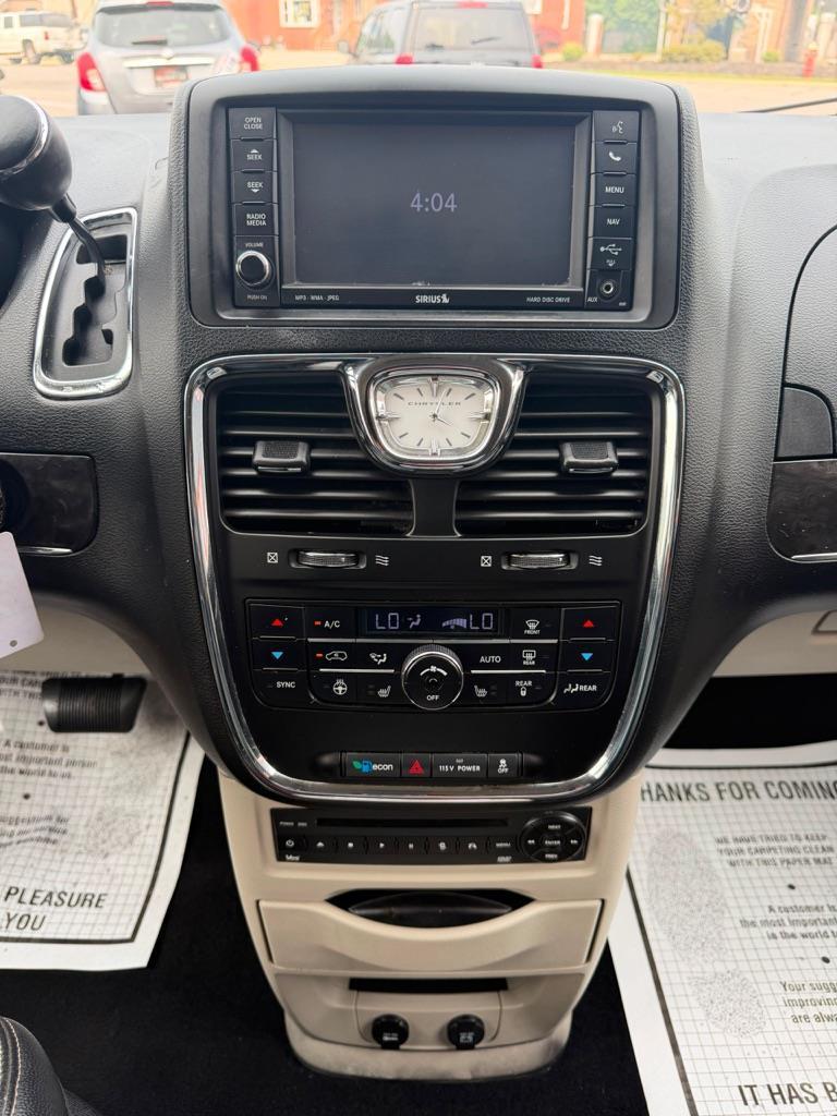 Chrysler Town & Country Touring-L 2013