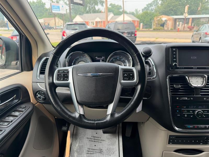 Chrysler Town & Country Touring-L 2013