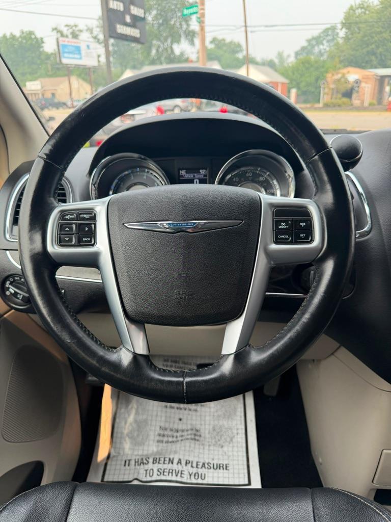 Chrysler Town & Country Touring-L 2013
