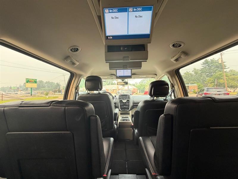 Chrysler Town & Country Touring-L 2013