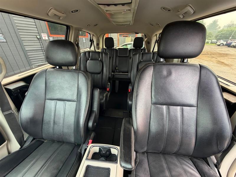 Chrysler Town & Country Touring-L 2013