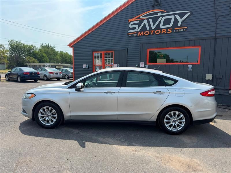 Ford Fusion S 2016