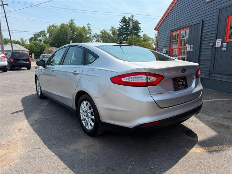 Ford Fusion S 2016