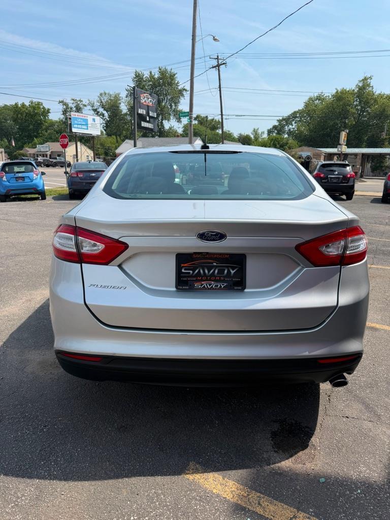 Ford Fusion S 2016
