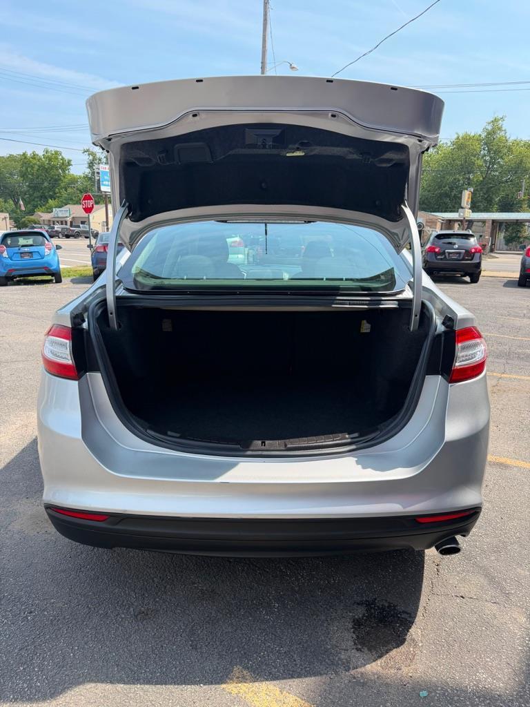 Ford Fusion S 2016