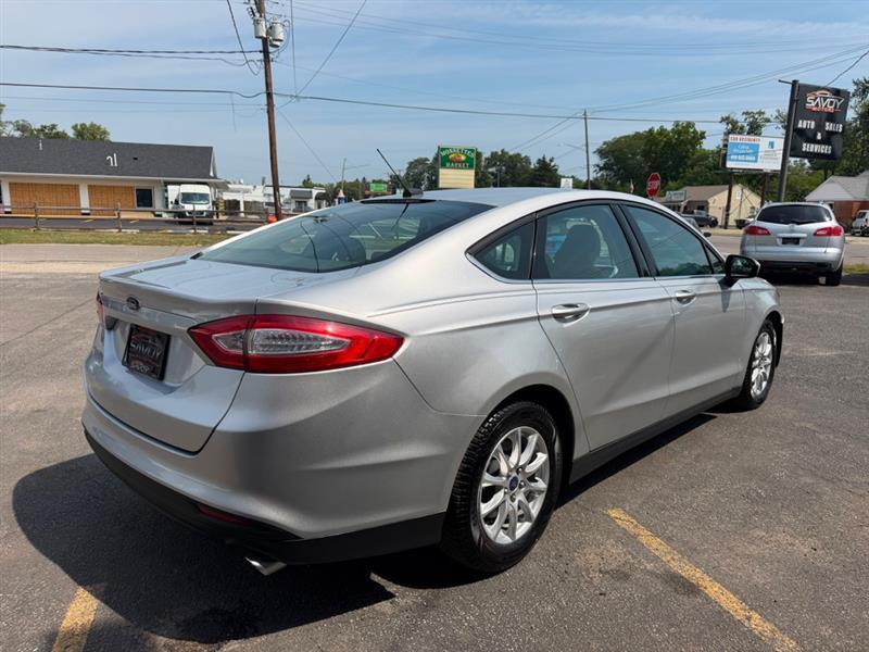 Ford Fusion S 2016