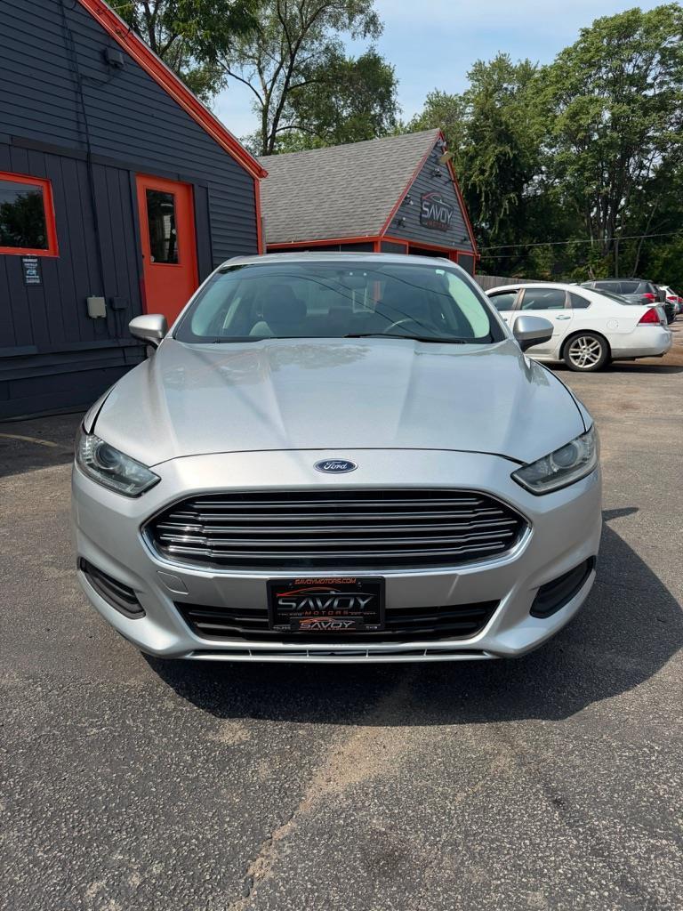 Ford Fusion S 2016