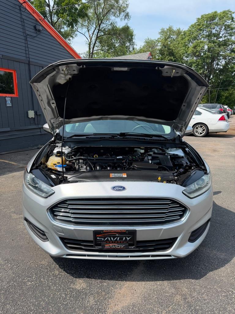 Ford Fusion S 2016
