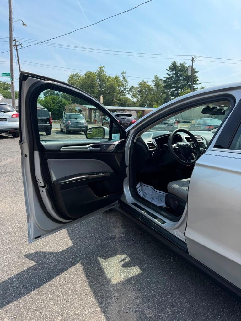 Ford Fusion S 2016