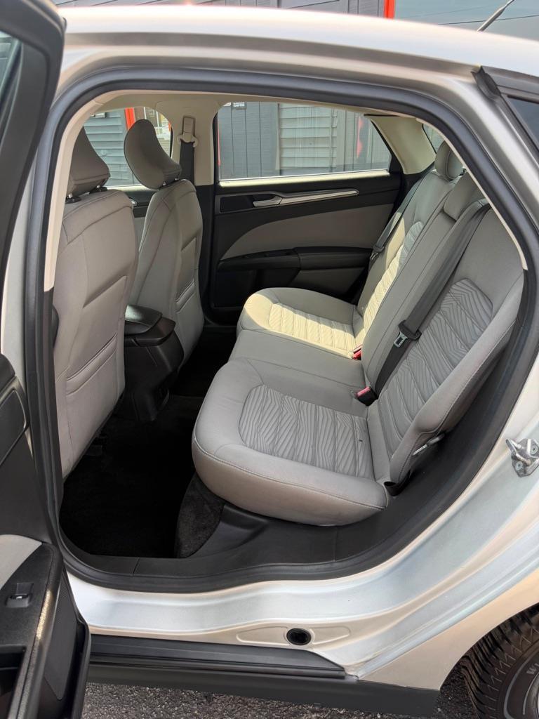 Ford Fusion S 2016