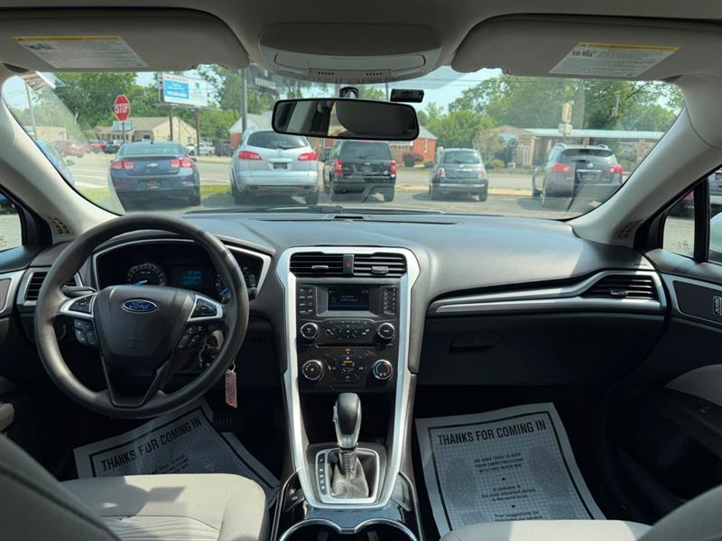 Ford Fusion S 2016