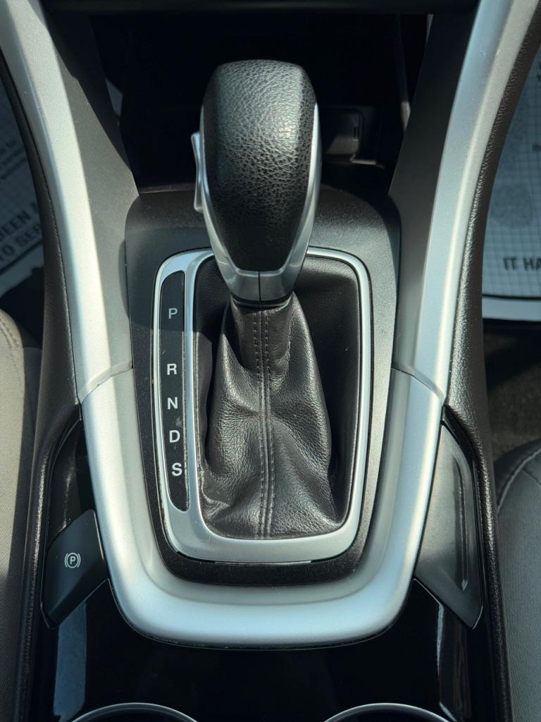 Ford Fusion S 2016