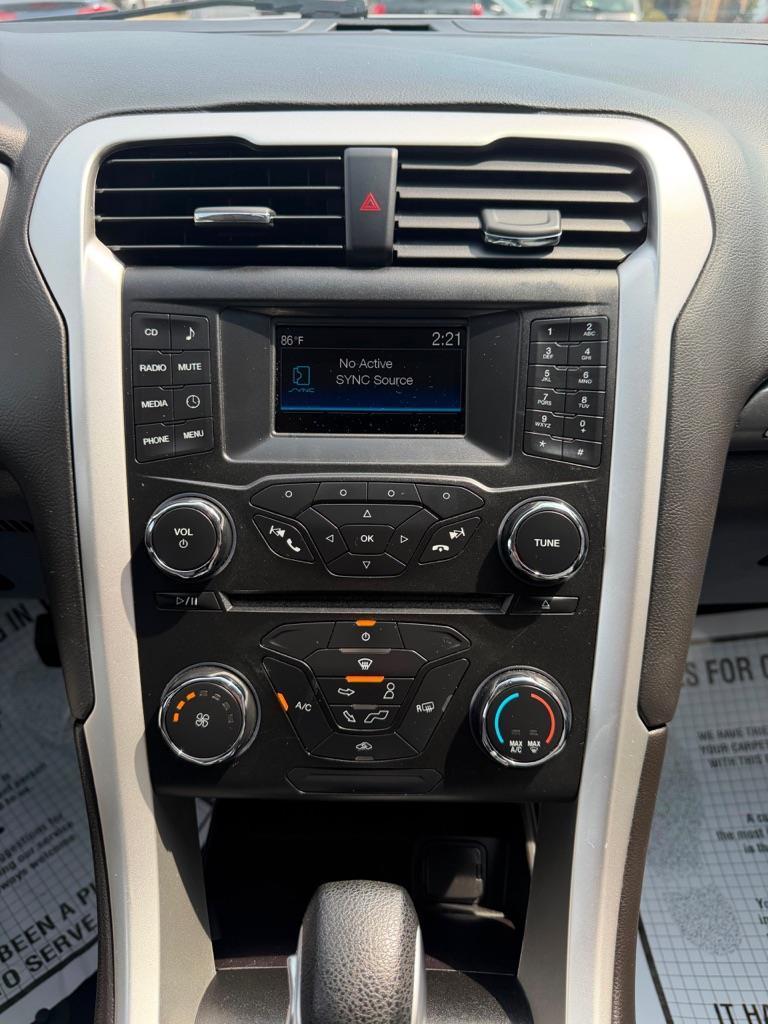 Ford Fusion S 2016