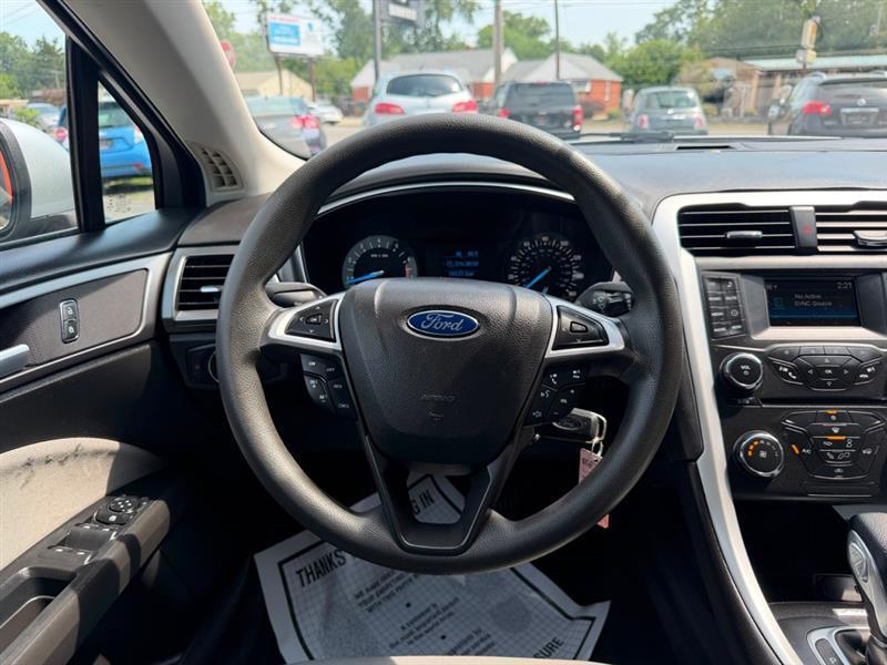 Ford Fusion S 2016