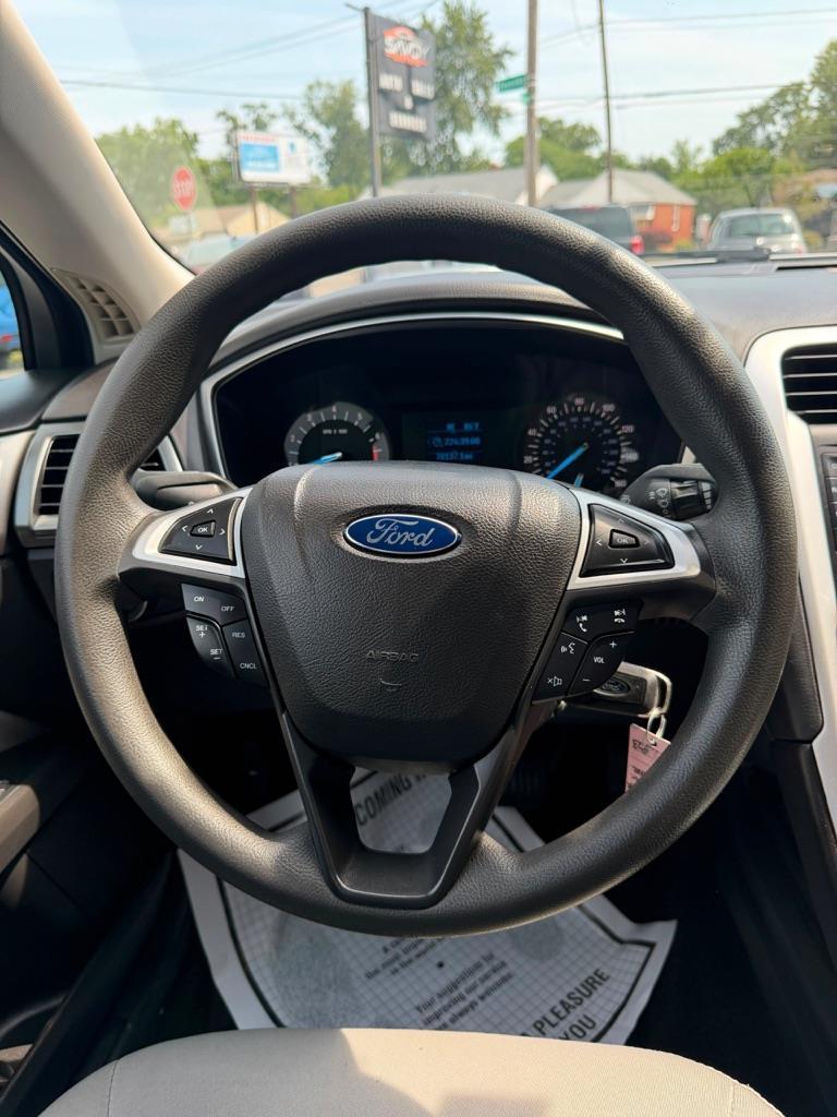 Ford Fusion S 2016