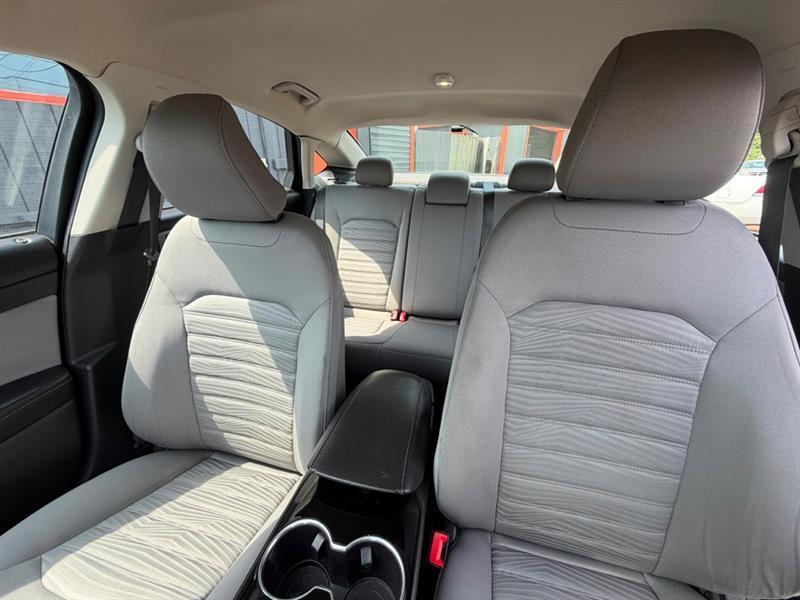 Ford Fusion S 2016