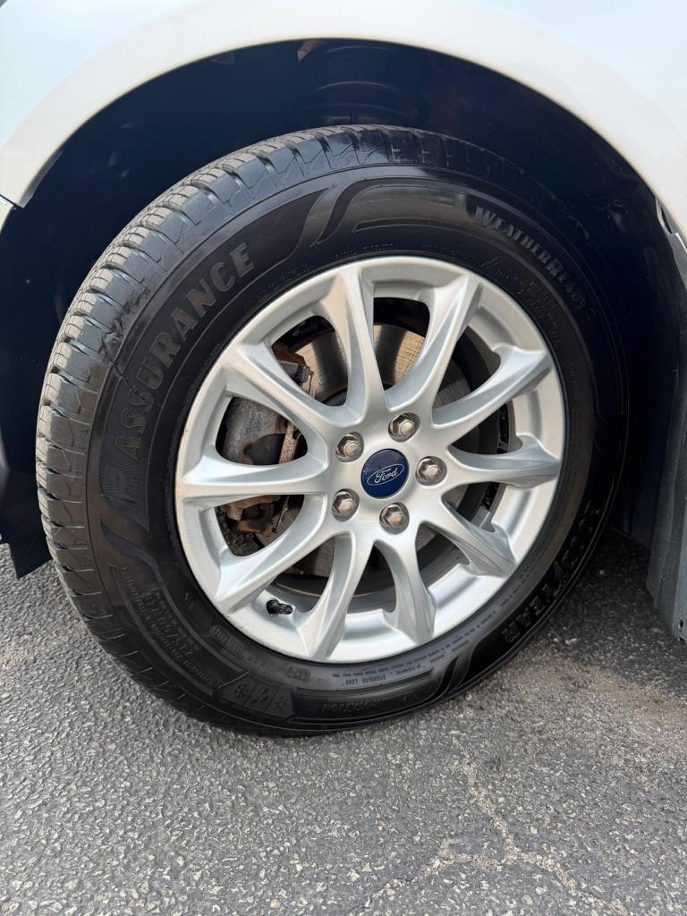 Ford Fusion S 2016