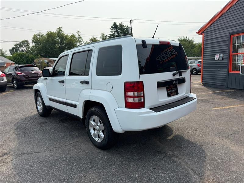 Jeep Liberty Sport 2WD 2011