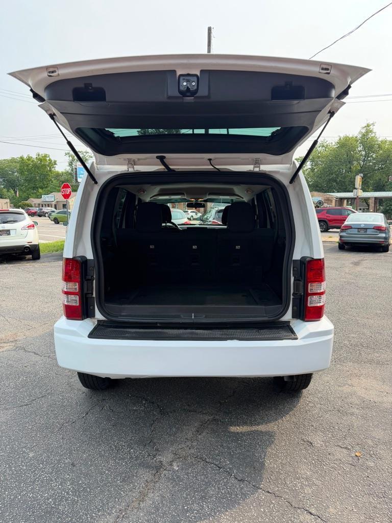 Jeep Liberty Sport 2WD 2011