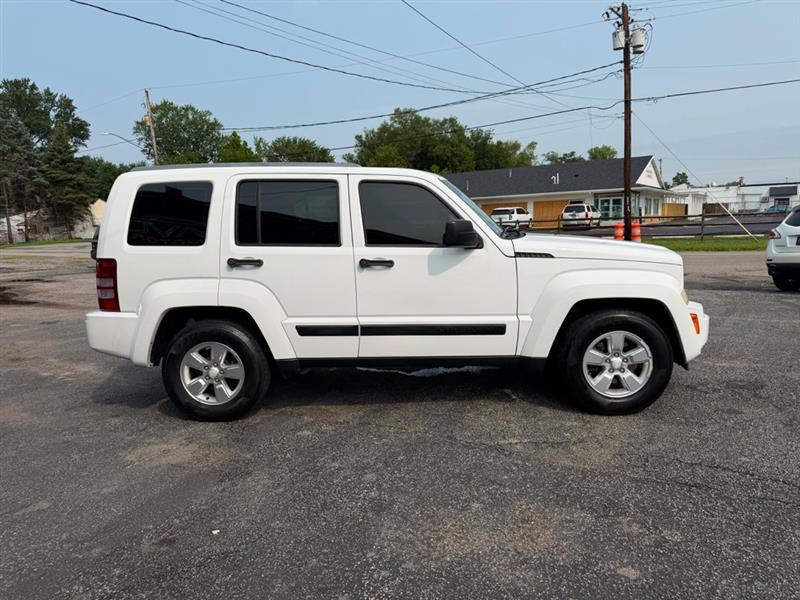 Jeep Liberty Sport 2WD 2011