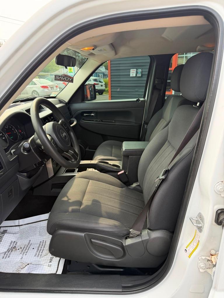 Jeep Liberty Sport 2WD 2011