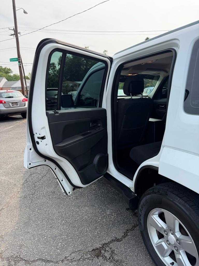 Jeep Liberty Sport 2WD 2011