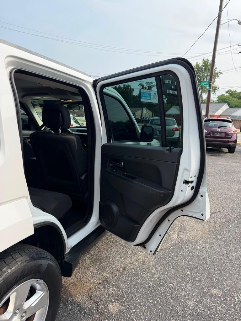 Jeep Liberty Sport 2WD 2011