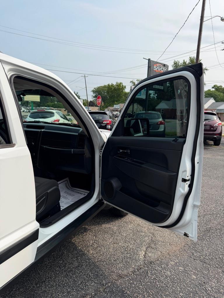 Jeep Liberty Sport 2WD 2011
