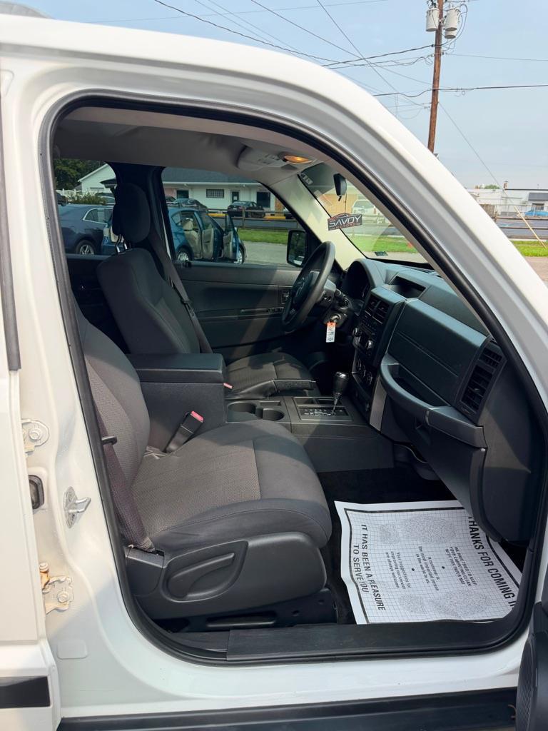 Jeep Liberty Sport 2WD 2011